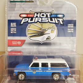 #43040-D - 1/64th scale NYPD 1990 Chevrolet Suburban K2500 Scottsdale