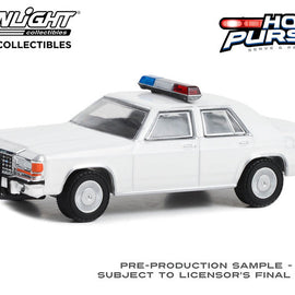 #43007 - 1/64th scale 1980-1991 Ford LTD Crown Victoria (white)  ***HOBBY EXCLUSIVE***  WITH LIGHTBAR AND PUSHBAR