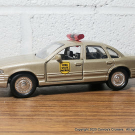 1/43rd scale Iowa State Patrol older Ford Crown Victoria LOOSE